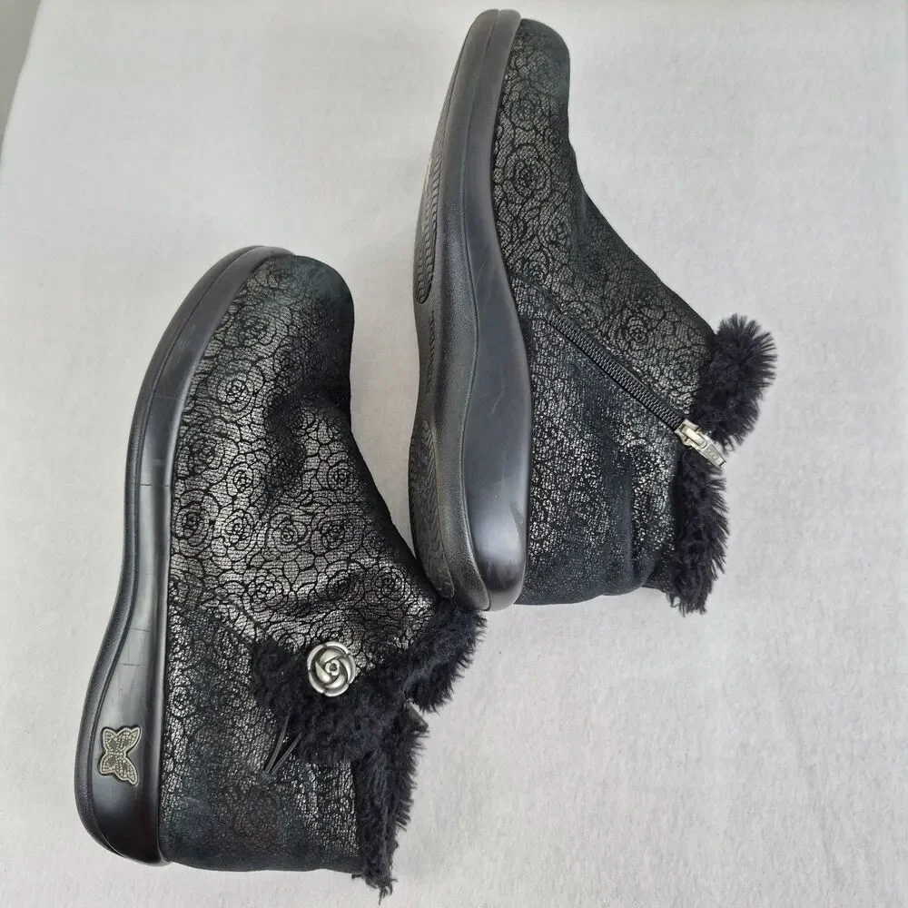 ALEGRIA Women's Meri Ankle Booties sz 9.5 Black Floral Faux fur Side Zip